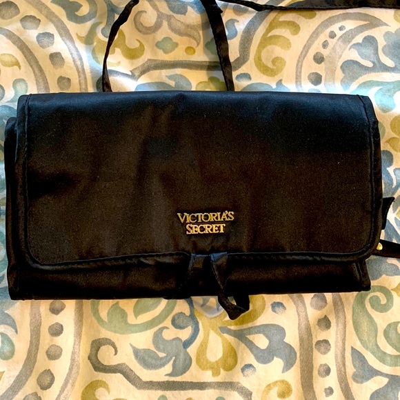 Victoria's Secret Accessories - EUC. Victoria’s Secret jewelry roll